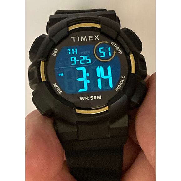 Timex Mens Womens Digital Watch 44mm Indiglo New Battery Adjustable Band WR 50m - Picture 1 of 5
